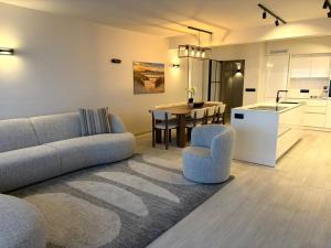 BEL AIR HOLIDAY - Puerto Cristo Bon Chic Bon Genre T168