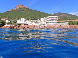 Fleur de Sel 55m2, terrasse, jardin, pieds dans leau, 4 pers