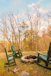 KickBackRelax Log Cabin WearsValley HotTub Wifi