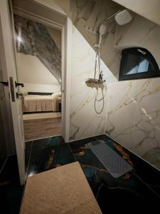 Crucea Bucovinei La Pridvor cu Dor