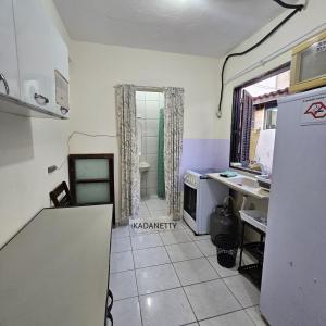 Kitnet iluminada confortável, recém reformada