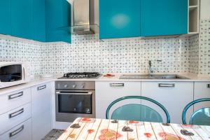 Marcelli, trilocale con balcone e posto auto