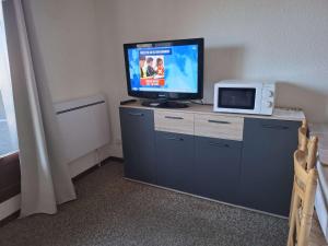 Studio 6 pers avec balcon, proche des pistes et commerces - FR-1-322-567