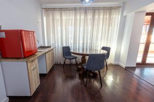 Confort Yellow House