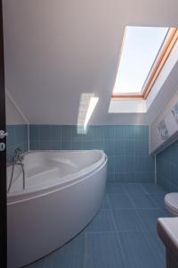 Confort Yellow House