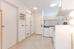 Playa a 2 min, vistas al mar, AC y piscina