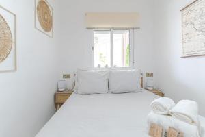 Playa a 2 min, vistas al mar, AC y piscina