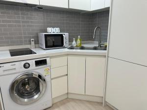 15 mins to Hongdae, Newly built two-room building
