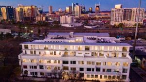 Downtown Luxury Pool Gym Free Parking 312