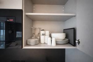 Homely! Skyview, Fair, Airport, Rooftop, City Apartment!