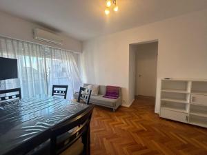 Cómodo y luminoso, 1 dormitorio, cocina, balcón