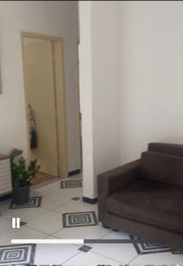 Ap com ar mobília completa com utensílios de cozinha