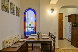 Ultracentral Apartment with Downtown View & Self Check-In