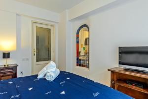 Ultracentral Apartment with Downtown View & Self Check-In