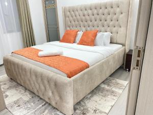 Kilimanis Stylish Retreat-Near Malls, Restaurants and hotels