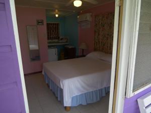 Ansells Thatch Walk Cottages