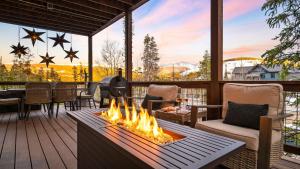 Winterhaven Estate by AvantStay Sleeps 19 Guests Mountain Compound w Views Firepit Hot Tub