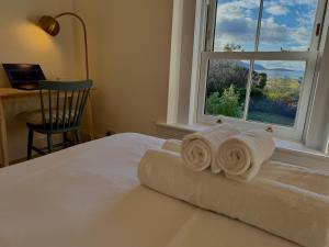 Glenrigh House - Loch View Flat for 2