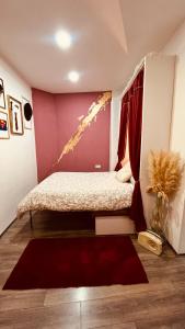 Mona Lisa - Secret Suite - central location