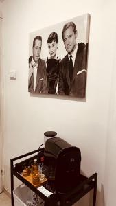 Mona Lisa - Secret Suite - central location