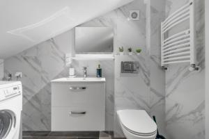 Golden Apartments Warsaw - Mar 3