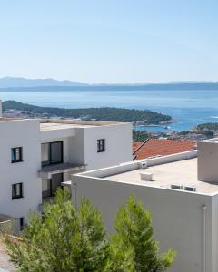 Modern Luxury Retreat with Sea & Mountain Views