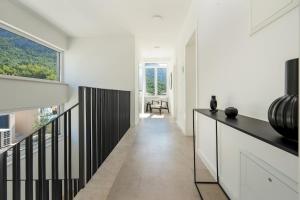 Modern Luxury Retreat with Sea & Mountain Views