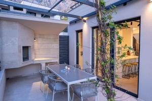 Modern Luxury Retreat with Sea & Mountain Views