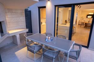 Modern Luxury Retreat with Sea & Mountain Views