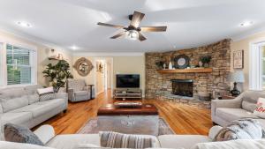 Dock Hot Tub Kayaks on Lake Norman Lakeside Gem by AvantStay