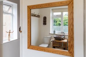 Spacious 4 bed home to sleep 9, parking for 4 cars