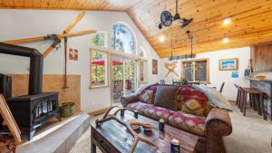 Outdoor Dining Backyard Trails Nearby Cedar Hollow Retreat by AvantStay