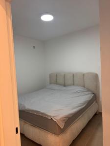 Yellow Diamond Center Free Parking