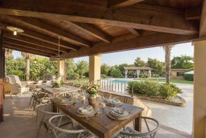 ClickSardegna Villa Paradiso with swimming pool large garden and tennis court