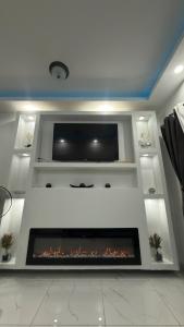 Kingston Penthouse with Pool and Mountain View