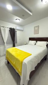 Kingston Penthouse with Pool and Mountain View