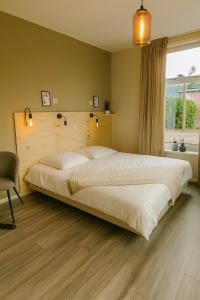 Cozy stay in the Frisian nature and estate