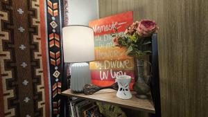 PROMO Modern Boho Chic Condo Near MOA, Manila Bay