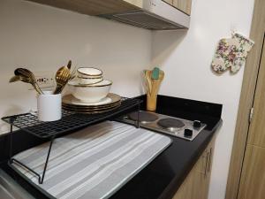 PROMO Modern Boho Chic Condo Near MOA, Manila Bay