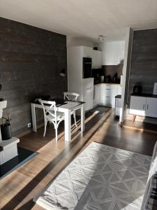 studio cozy avec vue montagne et jardinet