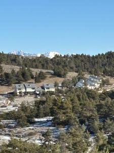 studio cozy avec vue montagne et jardinet