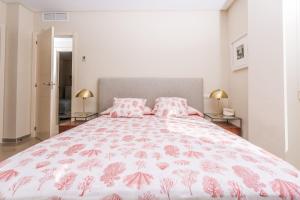Ola Marina Apt Arenal Seafront 6 pax