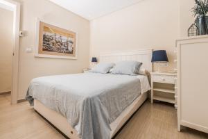 Ola Marina Apt Arenal Seafront 6 pax