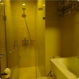 Newport81 Condo near NAIA3