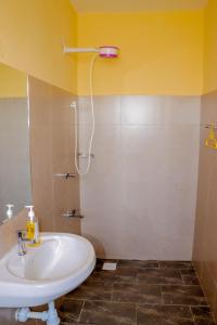 2 bed room ensuite makasembo