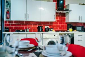 Leeds Urban Escape Bright & Spacious 3BR Stay