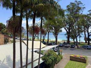 Dutchies Beachside Lookout - 50m to the Beach