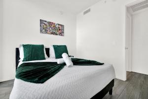 Ocean View Condo Near Cruise Port, Bayfront, Arena plus Free Parking