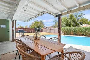 Paradise Valley Village Home with a Large Backyard Pool