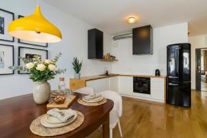 Lanciego - przytulny Apartament z osobną sypialną, Balkon, WI-FI, Natolin, Ursynów